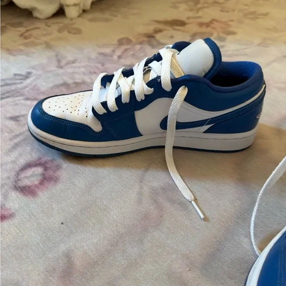 WMNS AIR JORDAN 1 LOW 'MARINA BLUE' - US WOMENS SIZE 8 - Picture 3 of 9